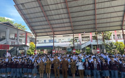 Kabid SMA Dinas Pendidikan Daerah Sulut Lakukan Monitoring MPLS Ramah di SMAN 2 Manado
